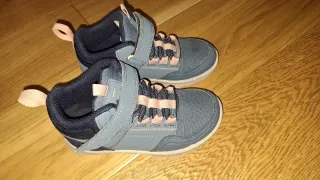 Botas de montaña niña talla 29