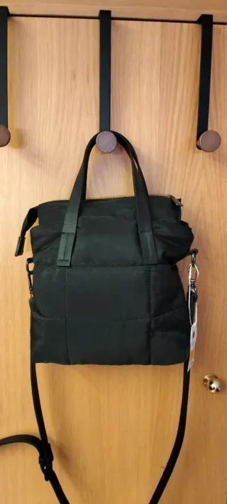 Bolso negro acolchado