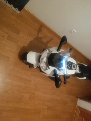 Moto eléctrica infantil BMW