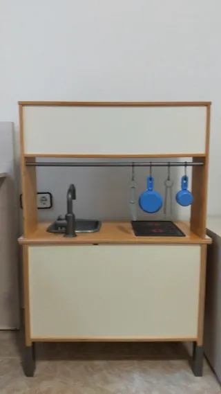 Cocinita de madera para niños