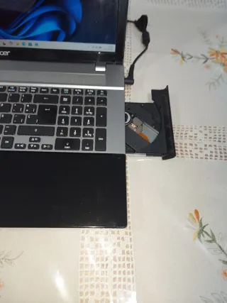 Portátil Acer Aspire v3-771. i3. Negro/Plateado