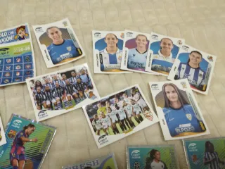 Cromos liga femenina+ cromos conmemorativos