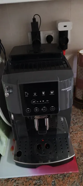 Cafetera Delonghi Magnífica Start