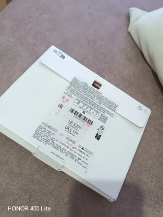 Pendientes Zara flor beige y negro