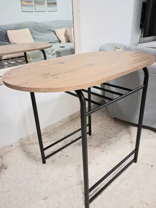 Mesa auxiliar Gadstrud de jiks a estrenar.