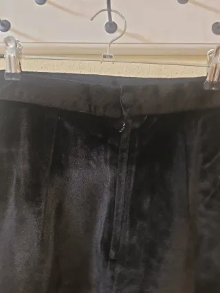 Falda negra de terciopelo