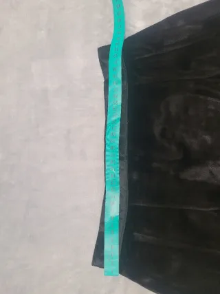 Falda negra de terciopelo