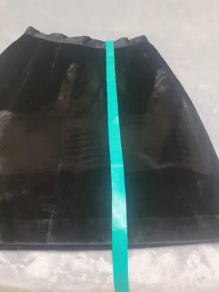 Falda negra de terciopelo