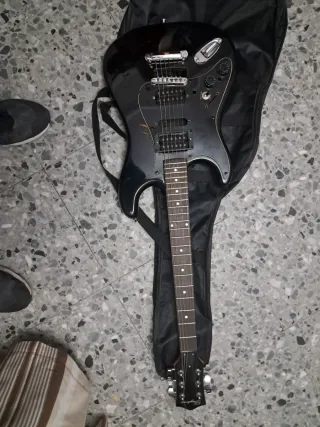 Guitarra Eléctrica Negra