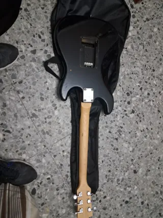 Guitarra Eléctrica Negra