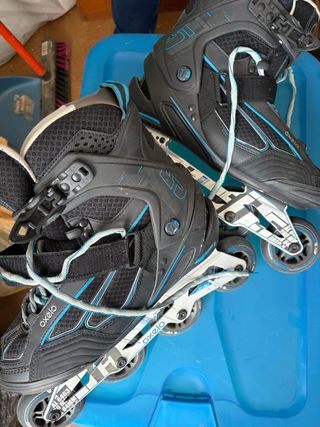 Patines Oxelo en línea negro y azul.