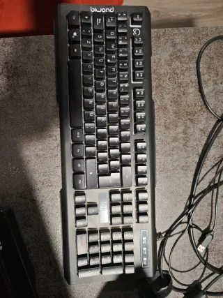 Auriculares jbl + ratón gaming + teclado mecánico