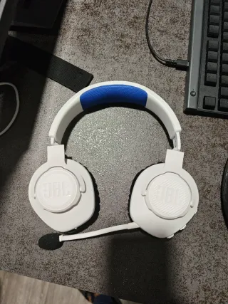 Auriculares jbl + ratón gaming + teclado mecánico
