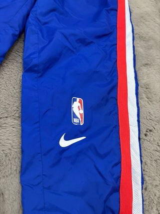 Tuta completa Nike NBA blu e rossa