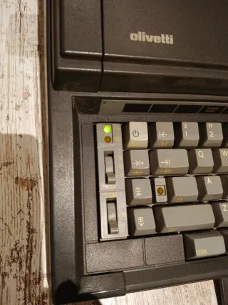 Máquina de escribir Olivetti ET personal 510-11