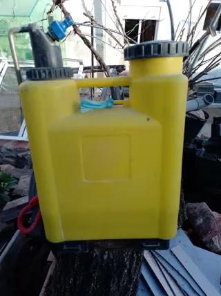 Mochila fumigadora amarilla