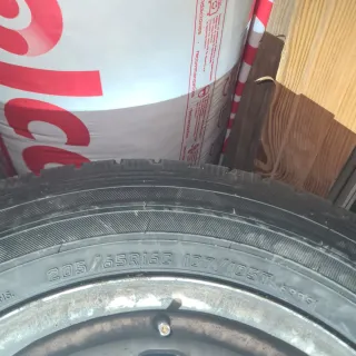 Rueda con llanta de hierro