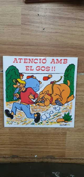 Azulejo Atenció amb el gos