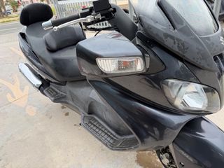 Suzuki Burgman 650 Maxi-scooter Automática