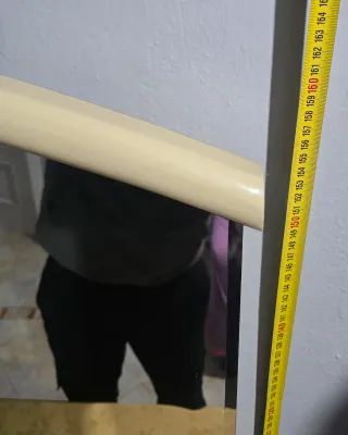 Cómoda con espejo y entrador