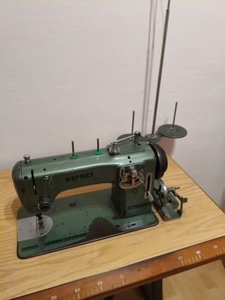 Máquina de coser industrial Refrey
