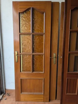 Puerta madera cristal cocina En Sayago