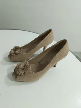 Zapatos tacón ANNA LISSA beige flor peep toe
