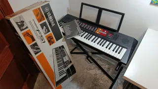 Tastiere musicali Yamaha PSR F51