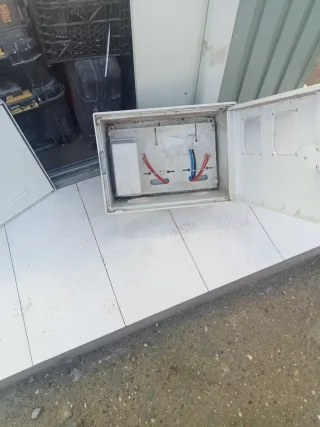 Caja metálica contadores con puerta