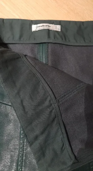 Minifalda efecto cuero verde