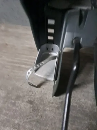 Silla infantil para bici poco uso. Casco de regalo