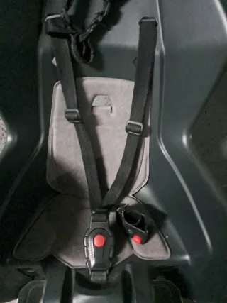 Silla infantil para bici poco uso. Casco de regalo