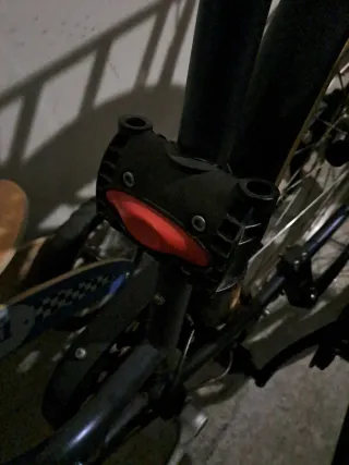 Silla infantil para bici poco uso. Casco de regalo