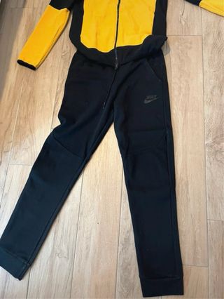Chándal Nike Tech Negro y Amarillo