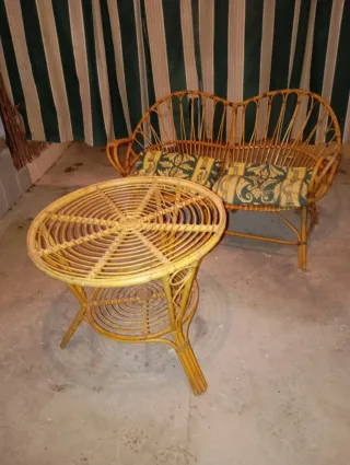 Juego mimbre: sofá 2 plazas y mesa