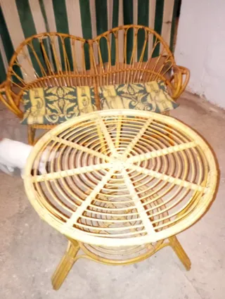 Juego mimbre: sofá 2 plazas y mesa