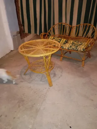 Juego mimbre: sofá 2 plazas y mesa