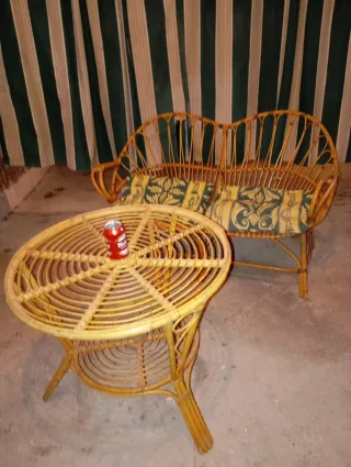 Juego mimbre: sofá 2 plazas y mesa