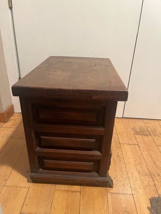 Cajonera de madera con 3 cajones