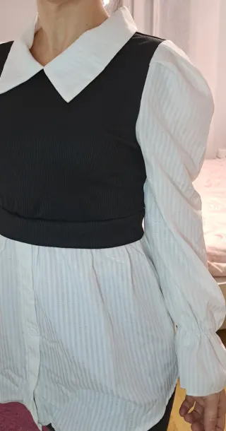 Blusa blanca con chaleco negro