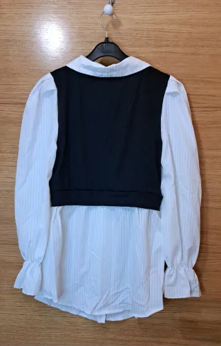 Blusa blanca con chaleco negro