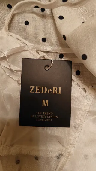 Vestido blanco con lunares negros