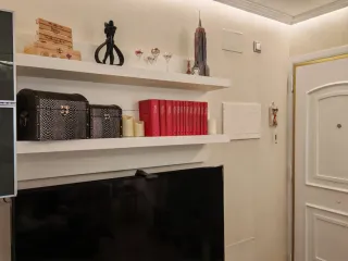 Mueble de salón modular gris y blanco