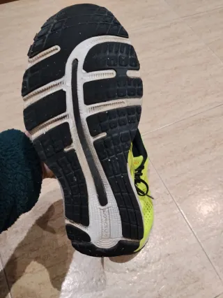 Zapatillas Asics Running Amarillas y Negras