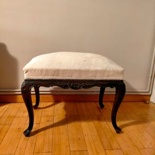 Banqueta acolchada de madera