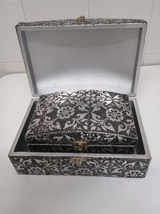 2 Cajas joyeros labradas plateadas