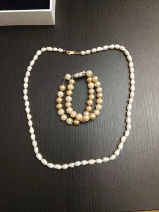Collar y pulsera de perlas
