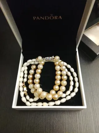 Collar y pulsera de perlas
