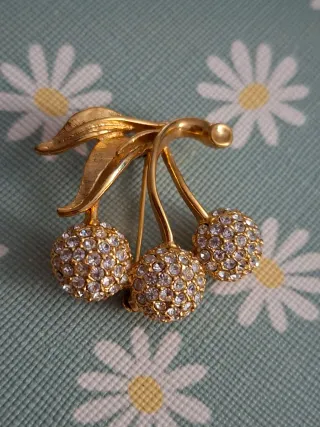 Broche Cerezas Dorado Cristales Pavé