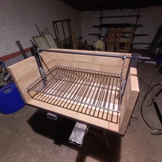 Barbacoa elevable de metal y terracota